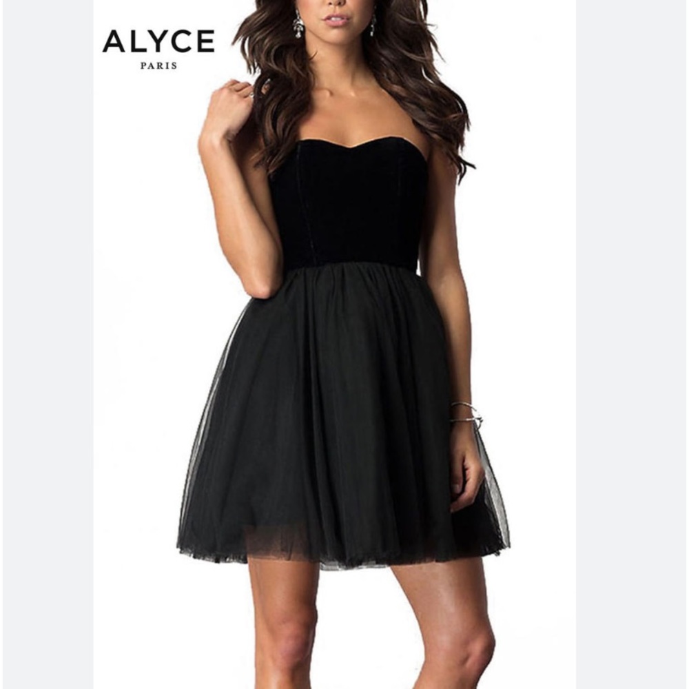 Harper+Lemon  Ladies Size Medium Black Velvet Dress